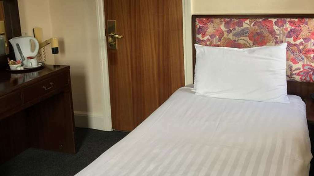 The Northwick Arms Hotel Evesham Room photo